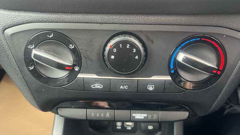 Hyundai i20 1.2 MPi S Connect 5dr Petrol Hatchback